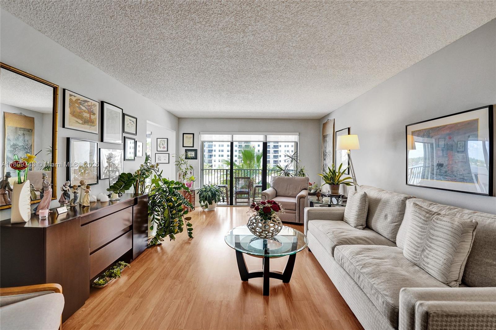 SUMMIT CONDO - Residential