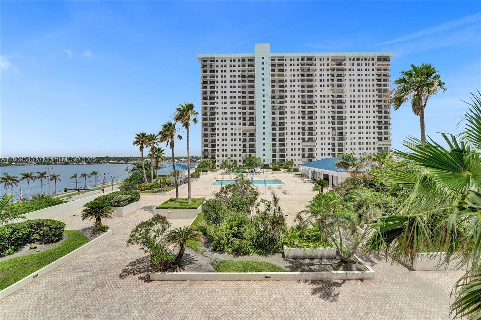 SUMMIT CONDO - Residential