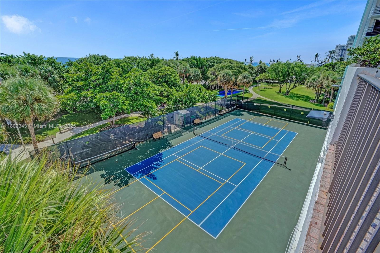 SUMMIT CONDO - Residential