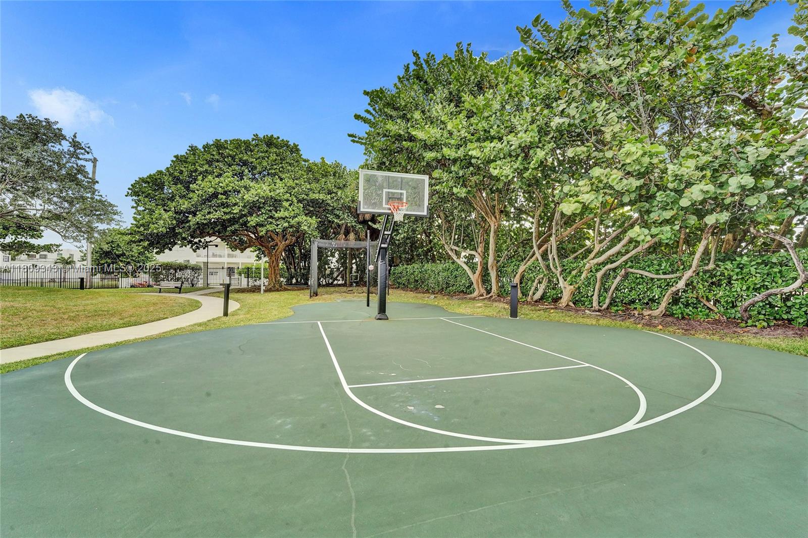 SUMMIT CONDO - Residential