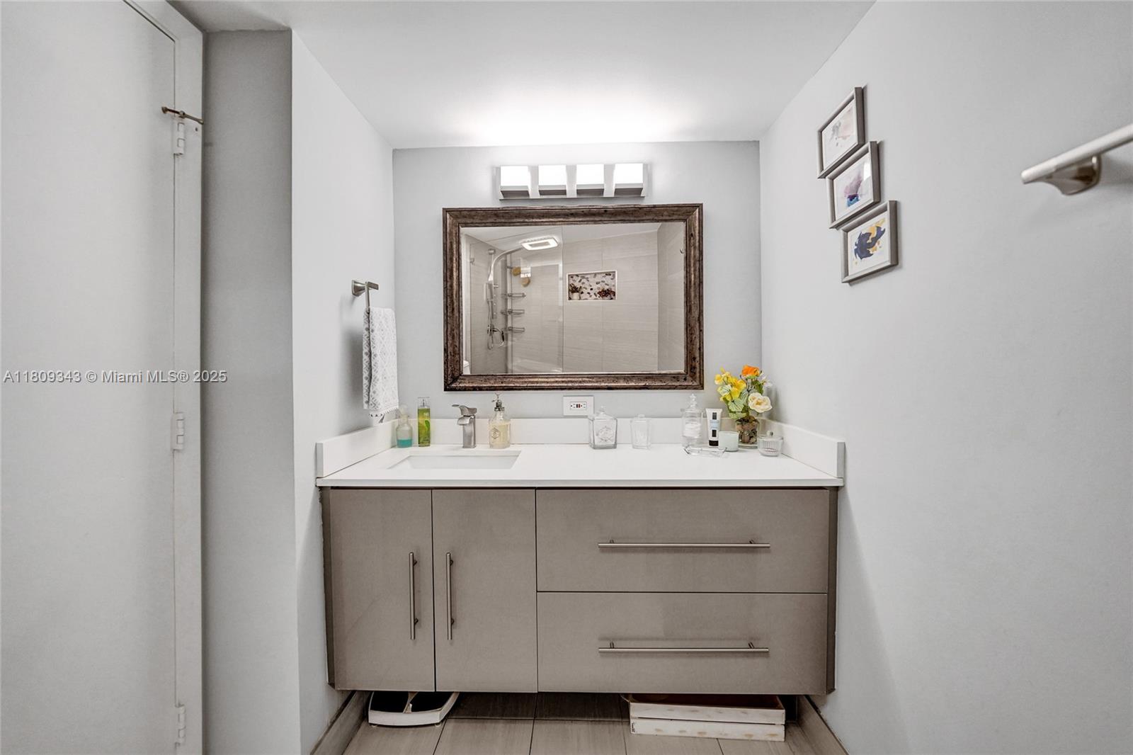 SUMMIT CONDO - Residential