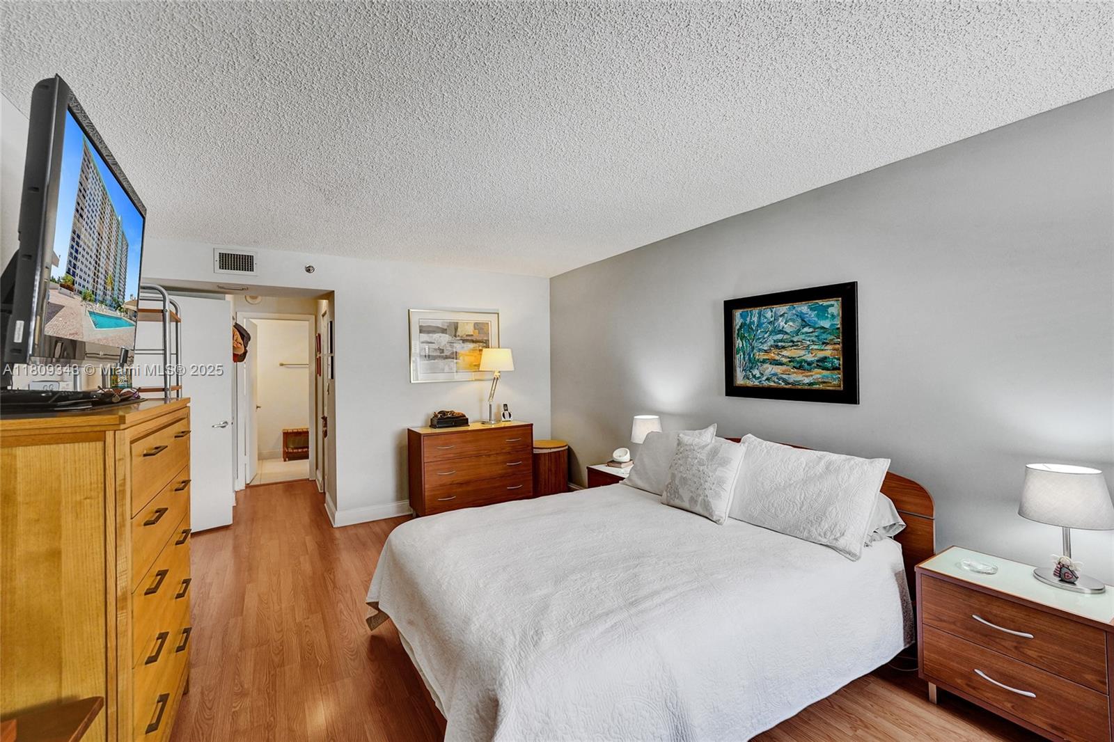 SUMMIT CONDO - Residential