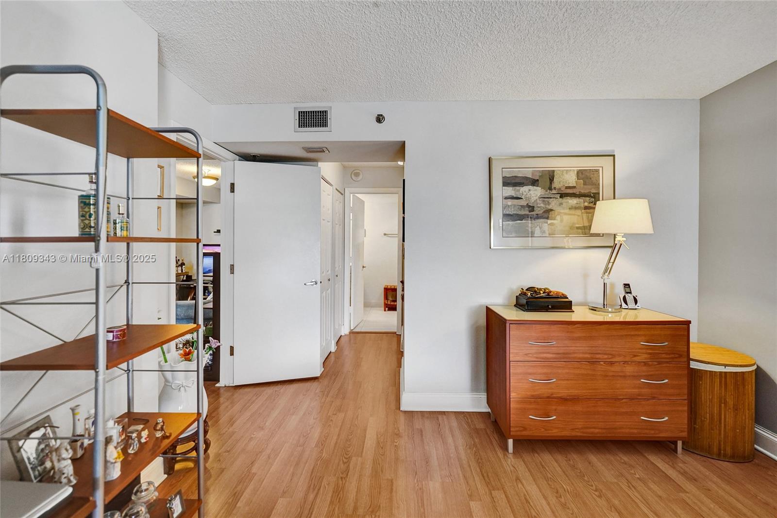 SUMMIT CONDO - Residential