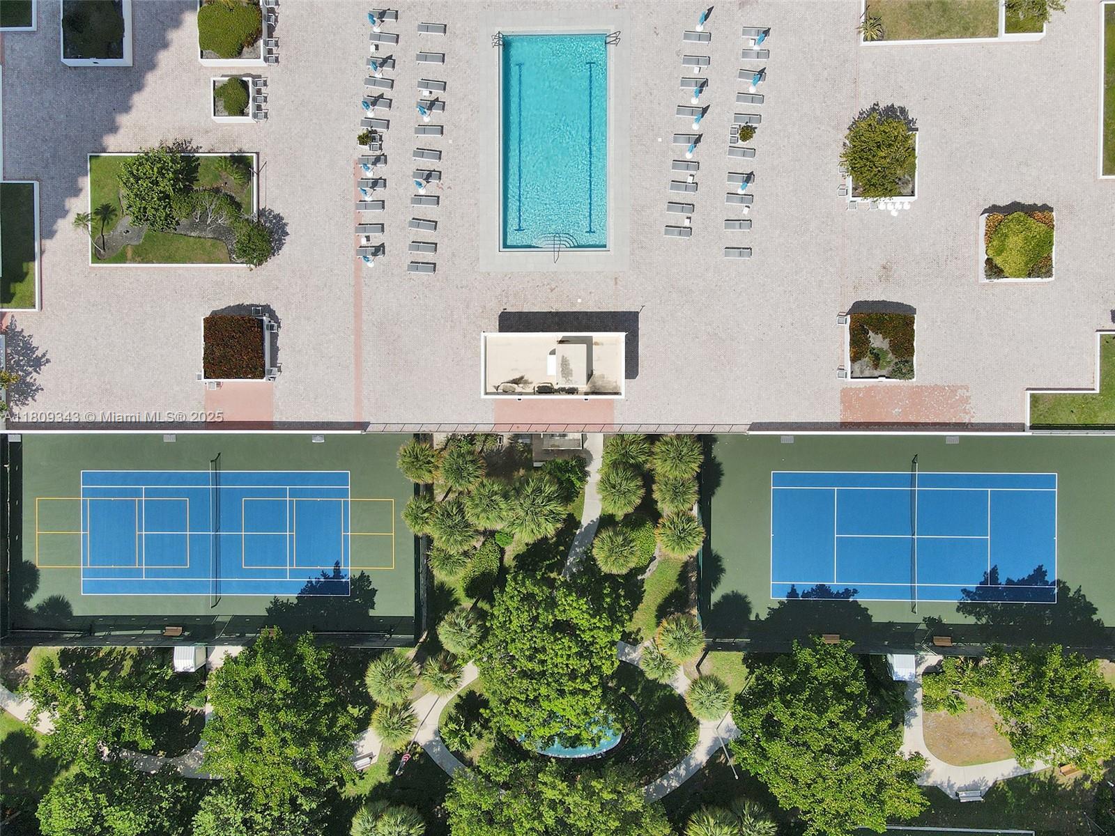 SUMMIT CONDO - Residential