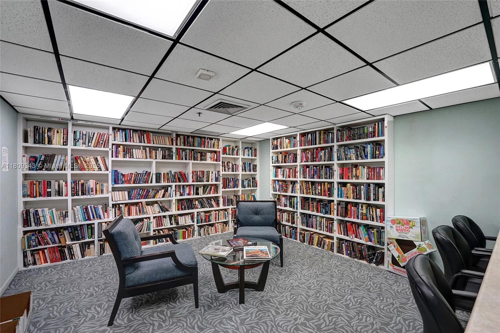 SUMMIT CONDO - Residential