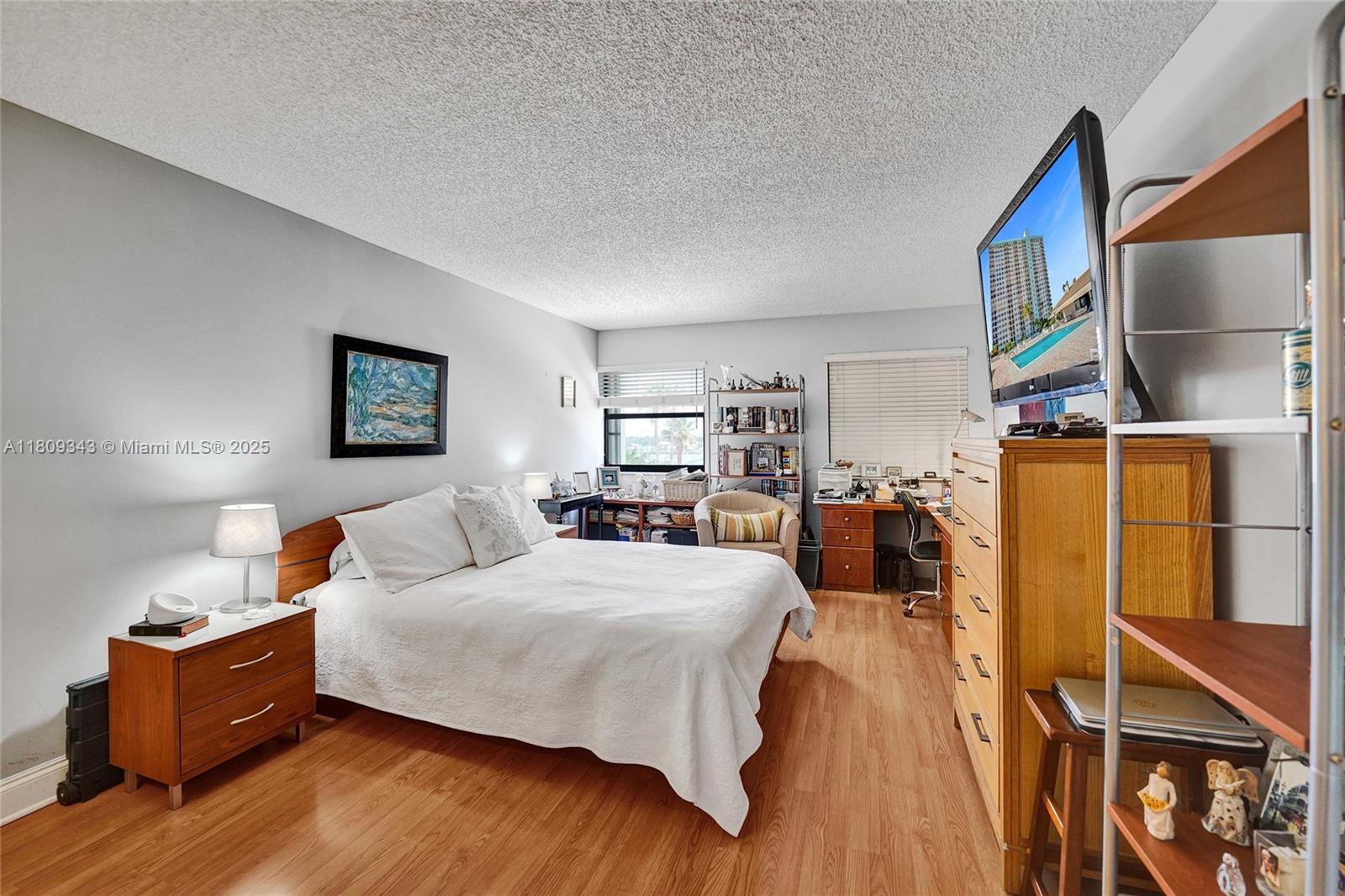 SUMMIT CONDO - Residential