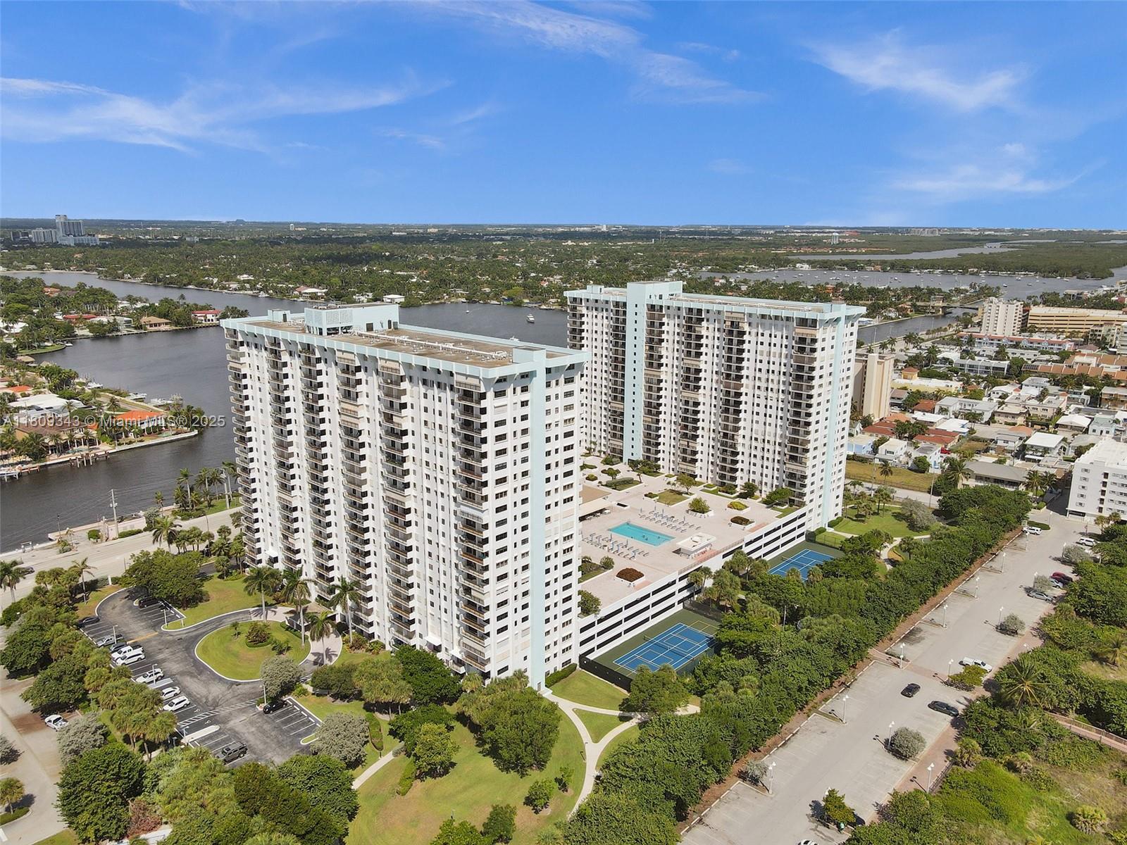 SUMMIT CONDO - Residential