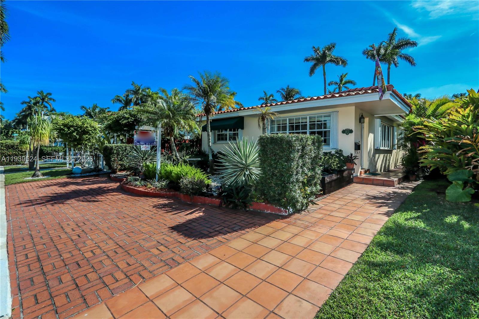 HOLLYWOOD - Residential