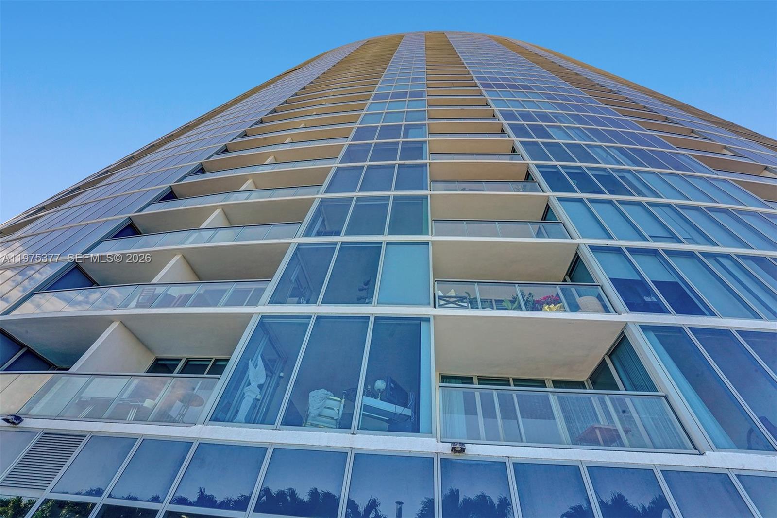 BLUE CONDO - Residential