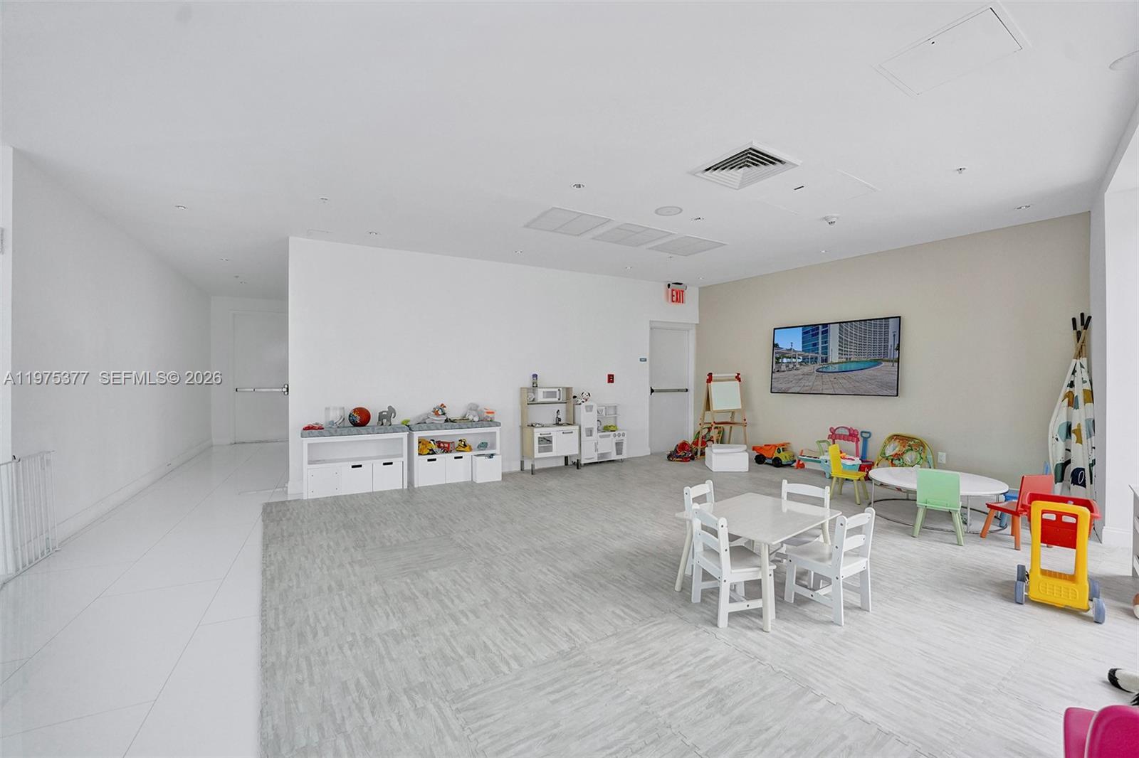 BLUE CONDO - Residential