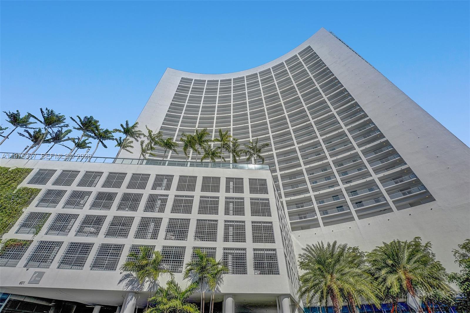 BLUE CONDO - Residential