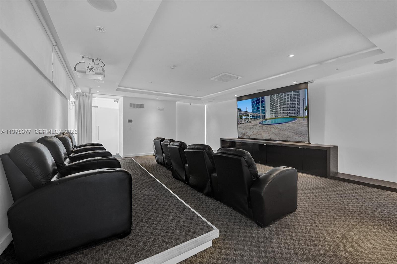 BLUE CONDO - Residential