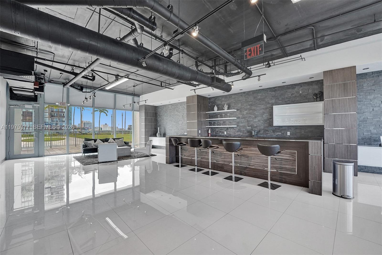 BLUE CONDO - Residential