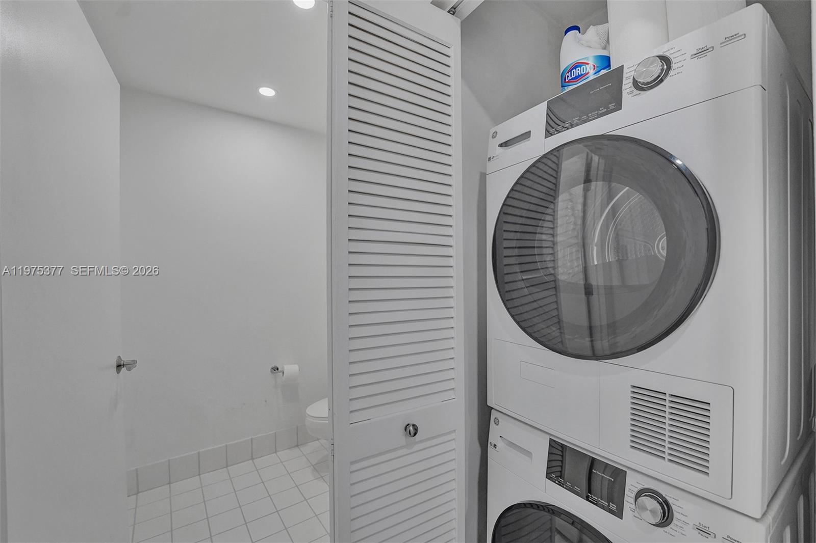 BLUE CONDO - Residential