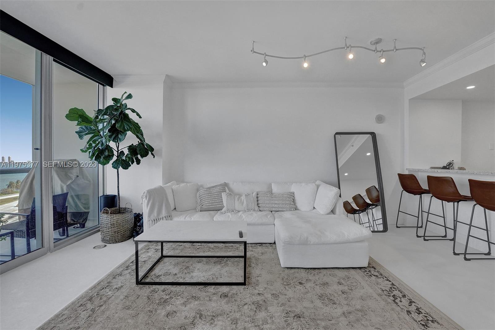 BLUE CONDO - Residential