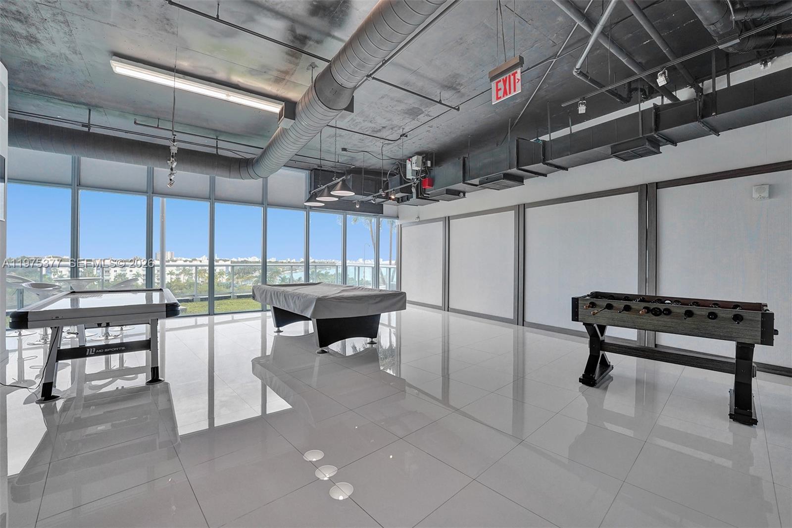 BLUE CONDO - Residential