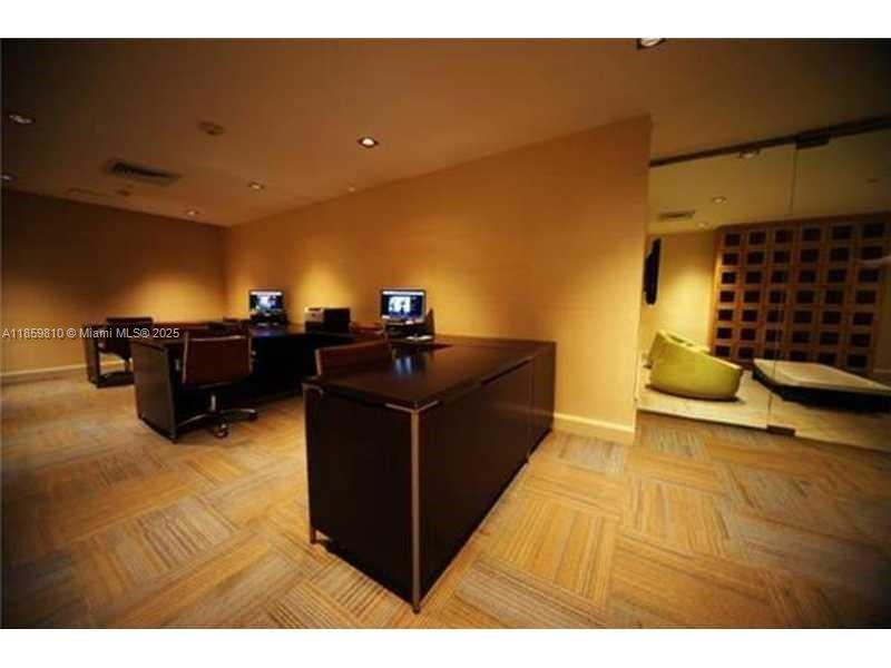 THE PLAZA 901 BRICKELL CO - Residential