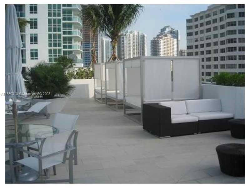 THE PLAZA 901 BRICKELL CO - Residential