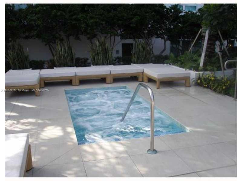 THE PLAZA 901 BRICKELL CO - Residential