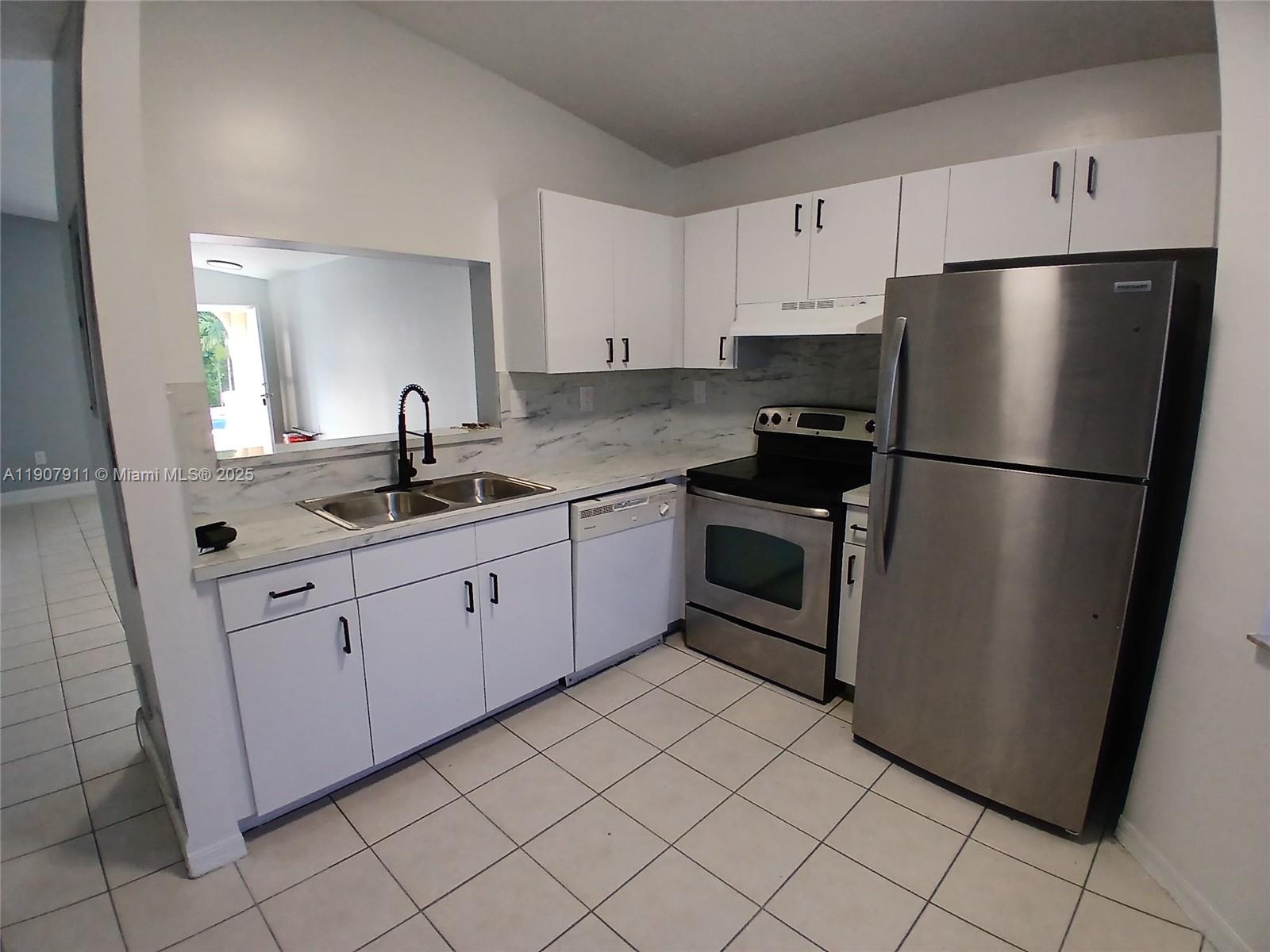 LAGO LINDO TOWNVILLAS CON - Residential Lease