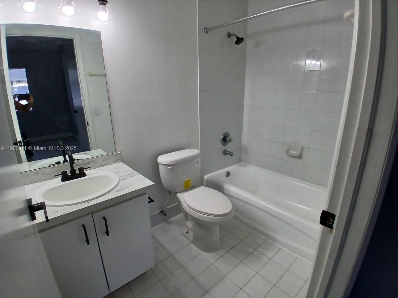 LAGO LINDO TOWNVILLAS CON - Residential Lease