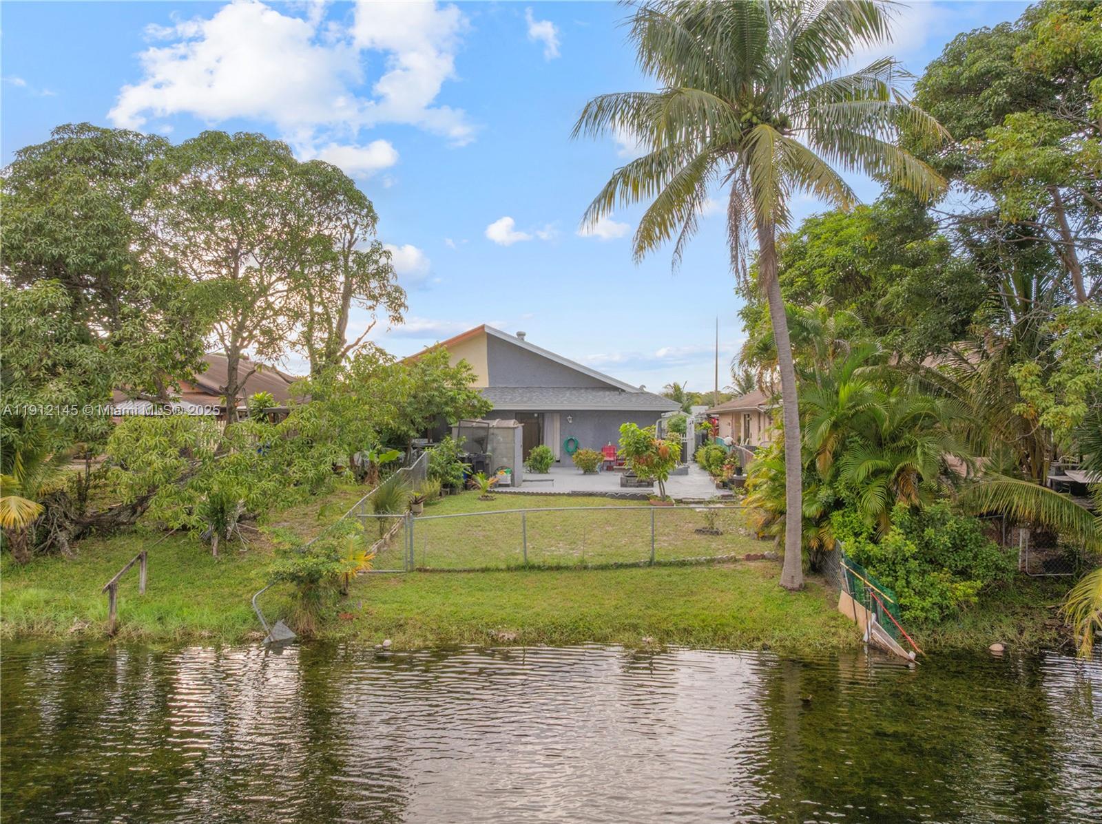 NORTH LAUDERDALE VILLAGE - Residential