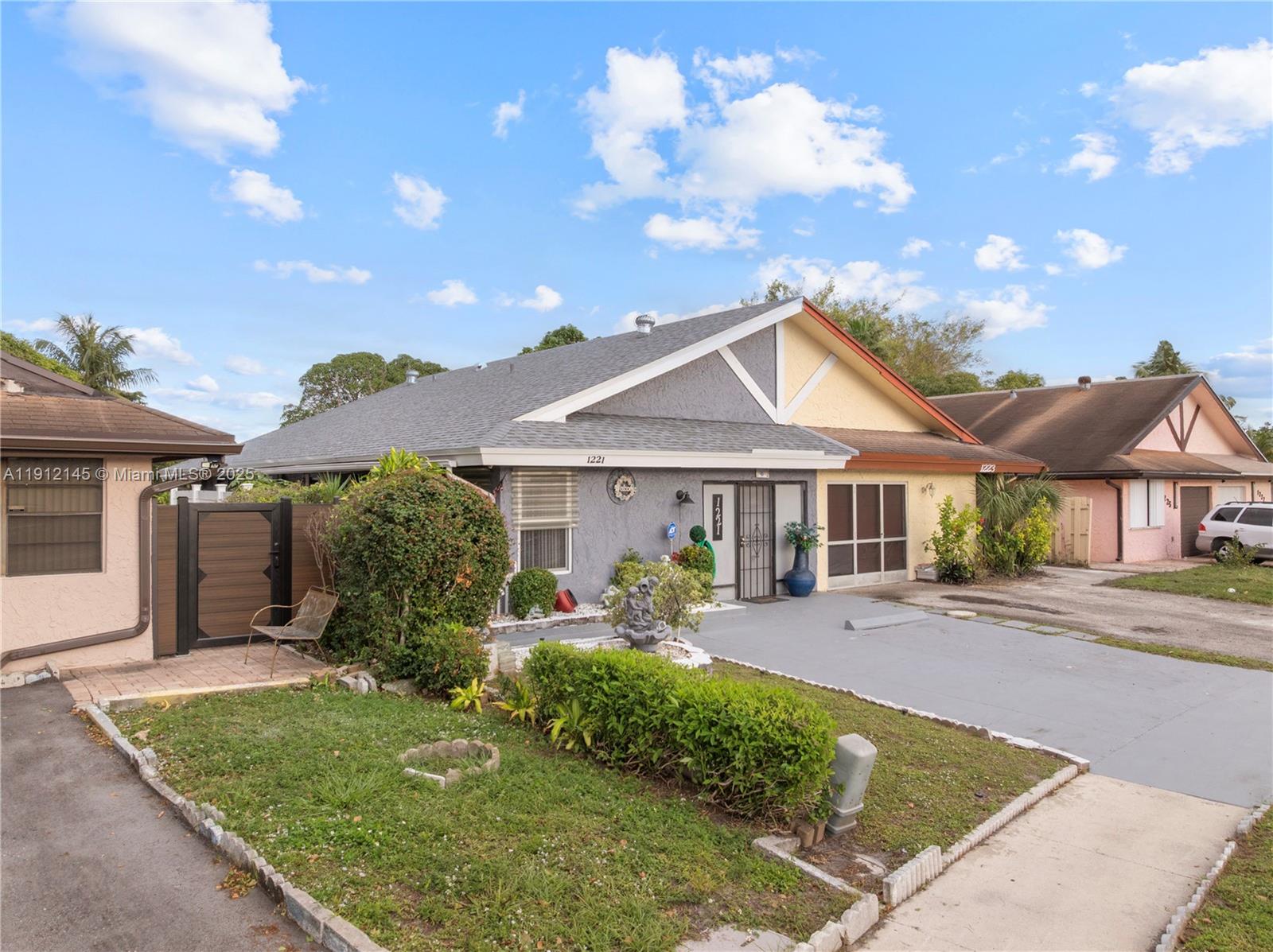 NORTH LAUDERDALE VILLAGE - Residential