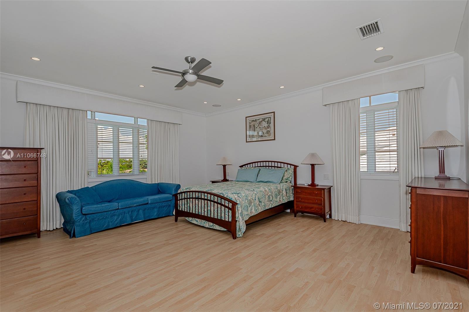 TROPICAL ISLE HOMES SUB 1 - Residential