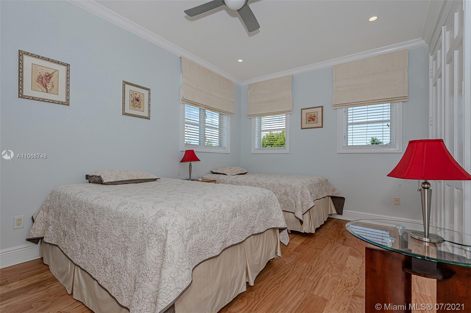 TROPICAL ISLE HOMES SUB 1 - Residential