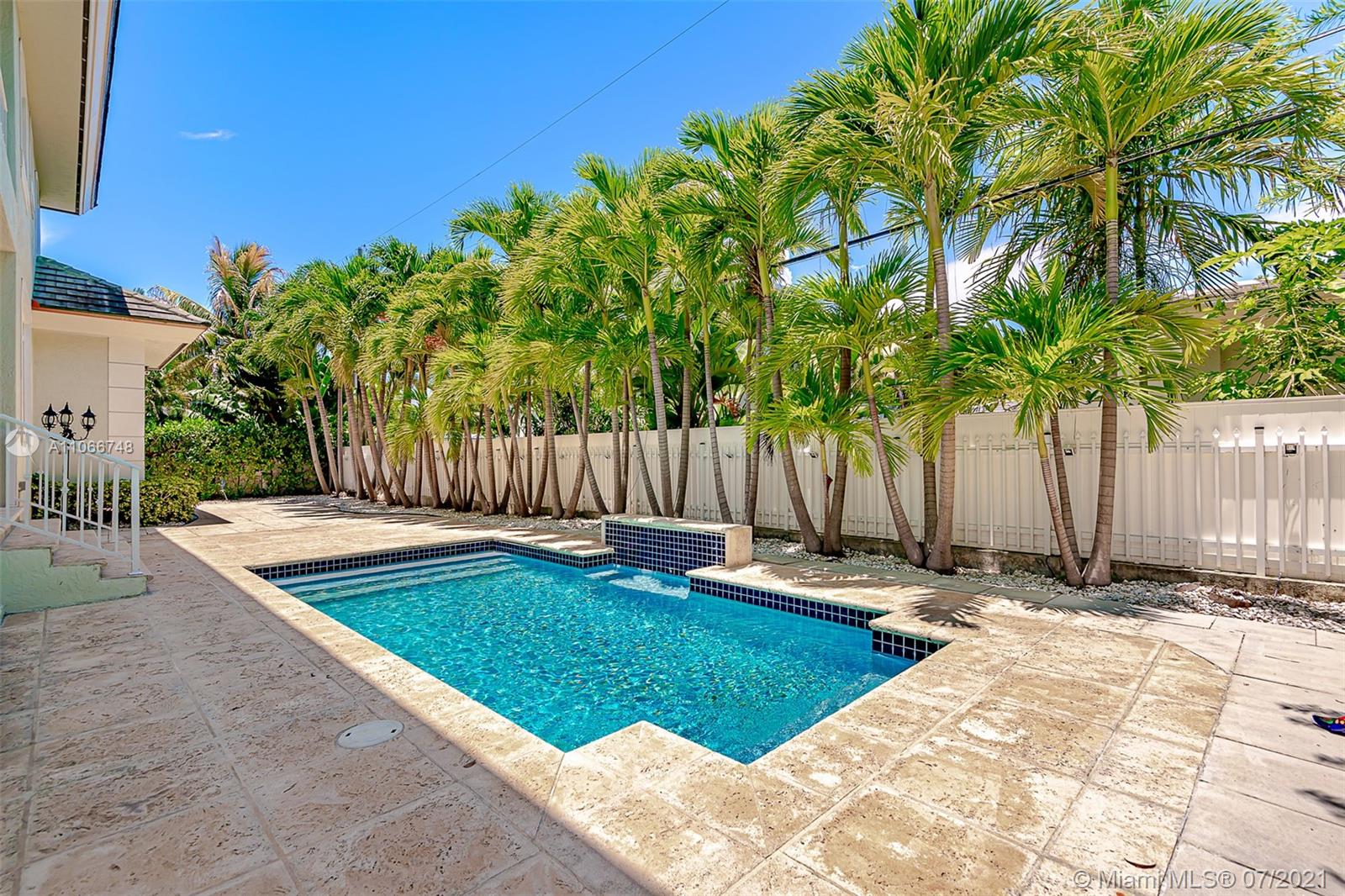 TROPICAL ISLE HOMES SUB 1 - Residential