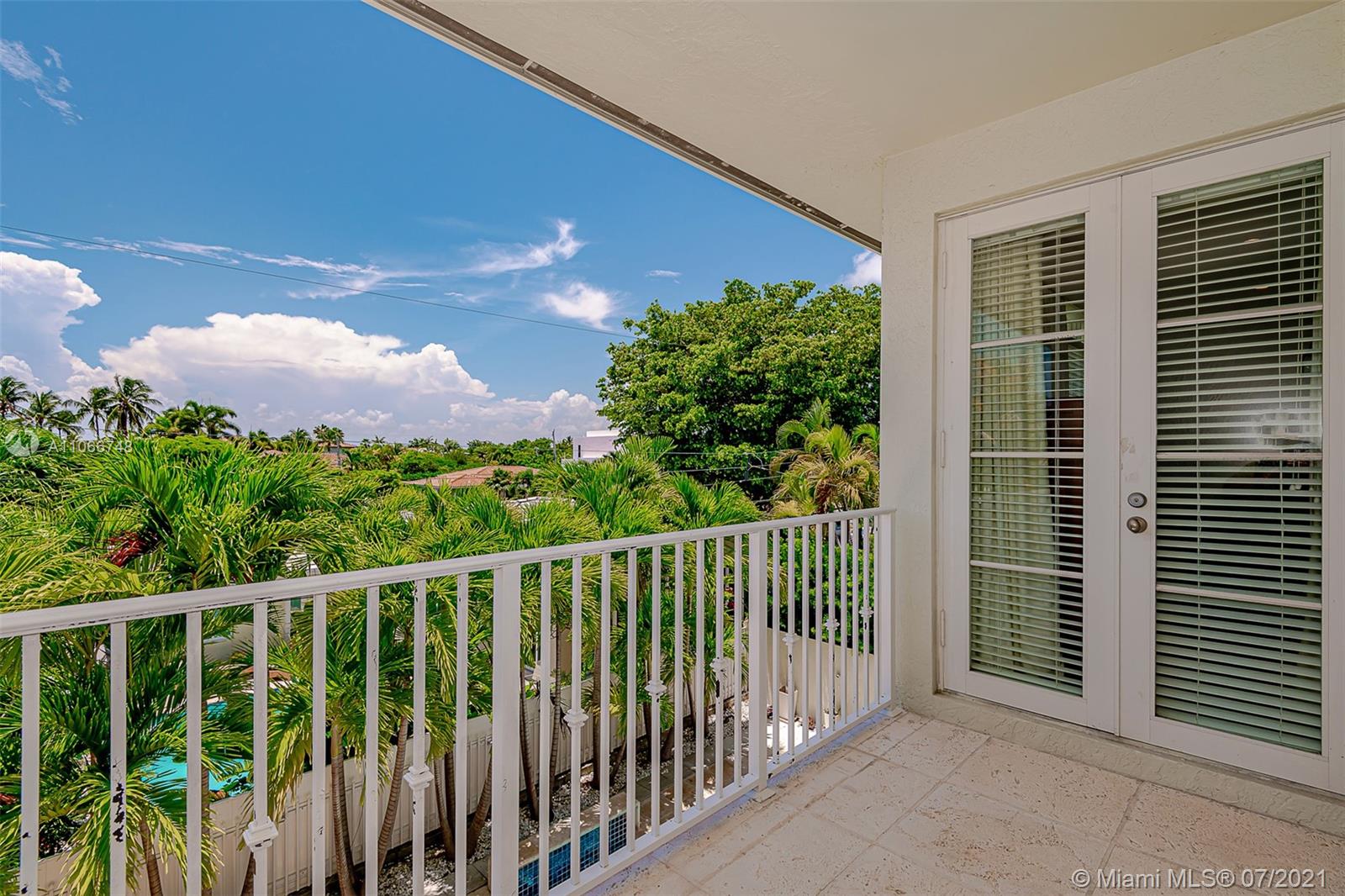 TROPICAL ISLE HOMES SUB 1 - Residential