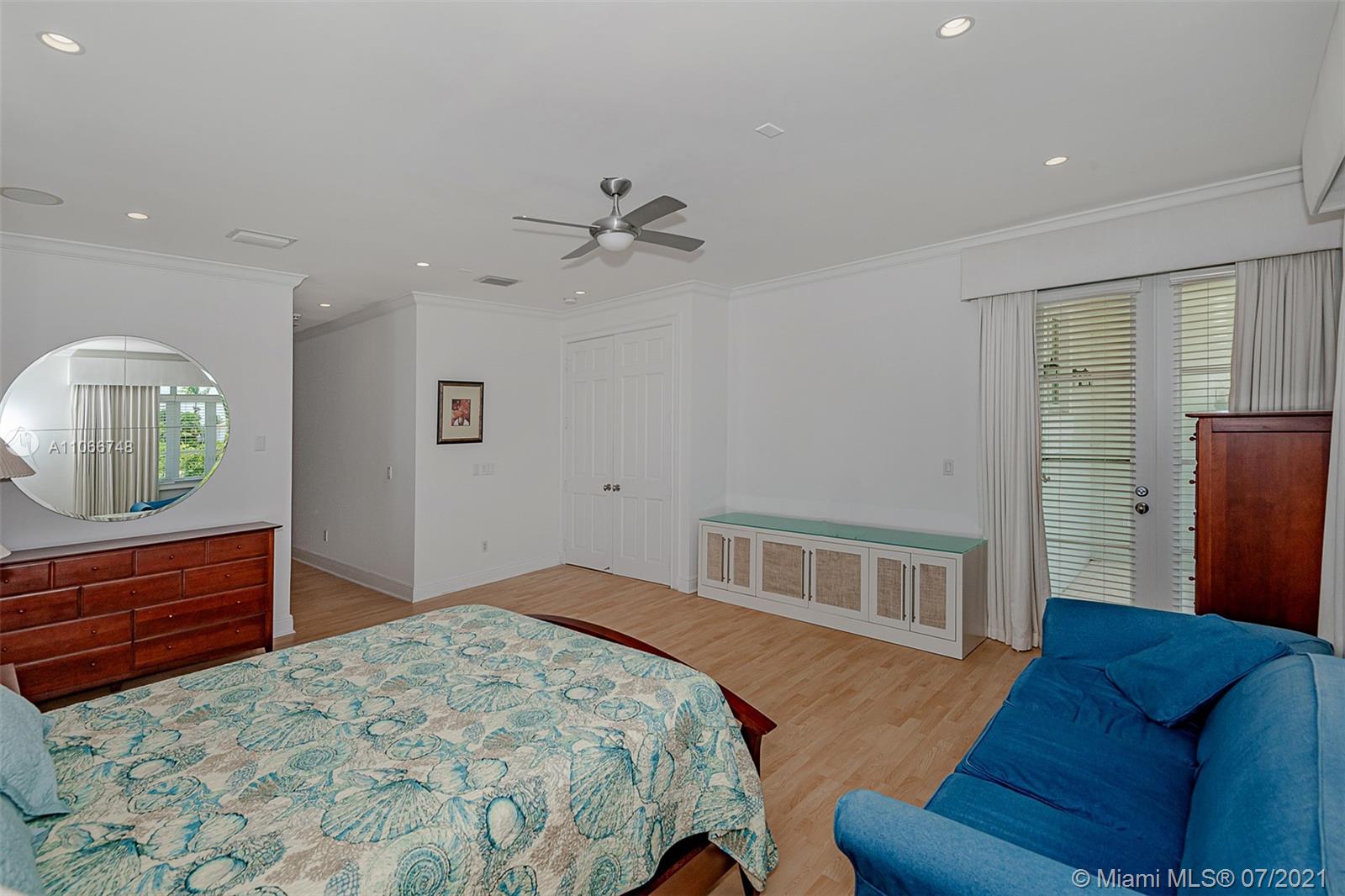 TROPICAL ISLE HOMES SUB 1 - Residential