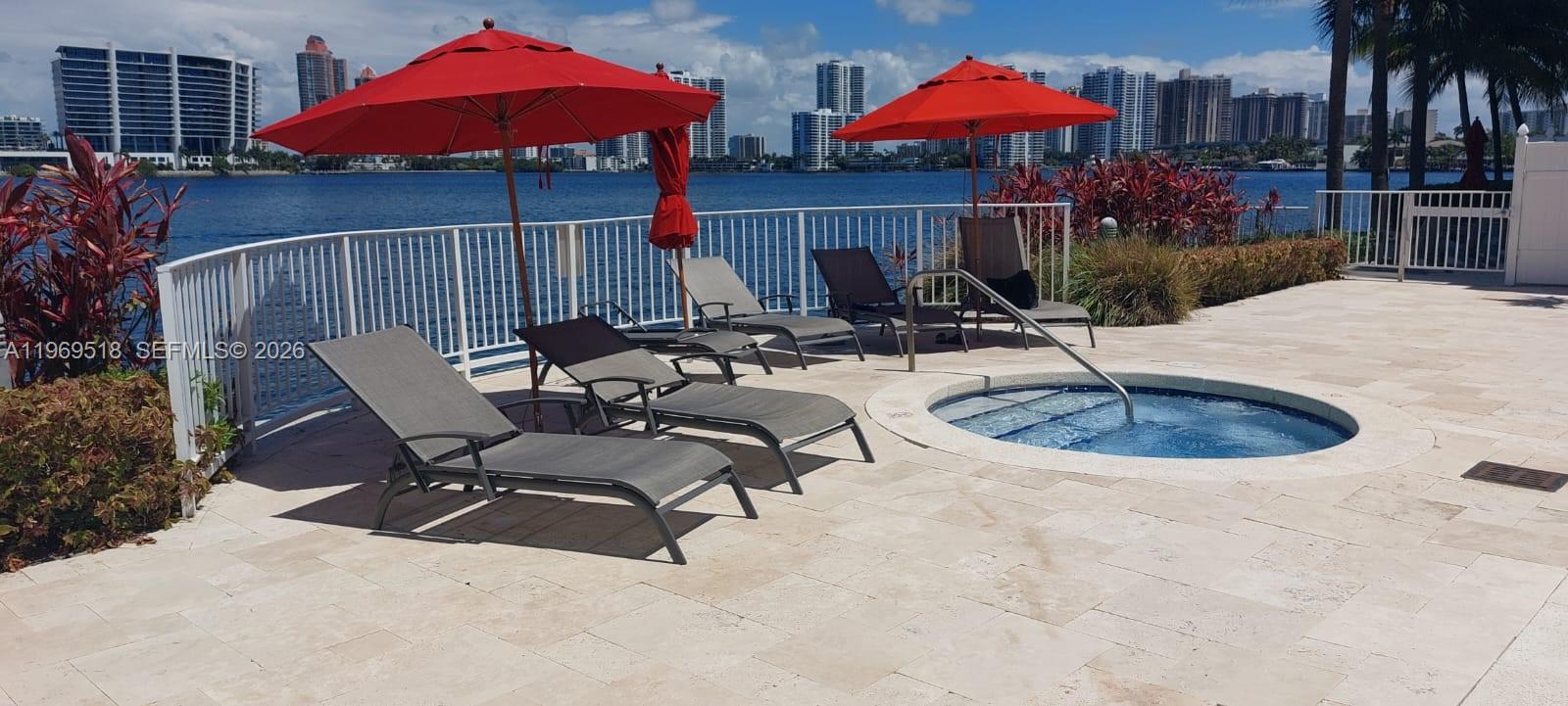 MARINA BAY CLUB - Residential