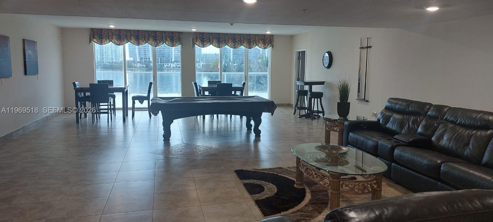 MARINA BAY CLUB - Residential