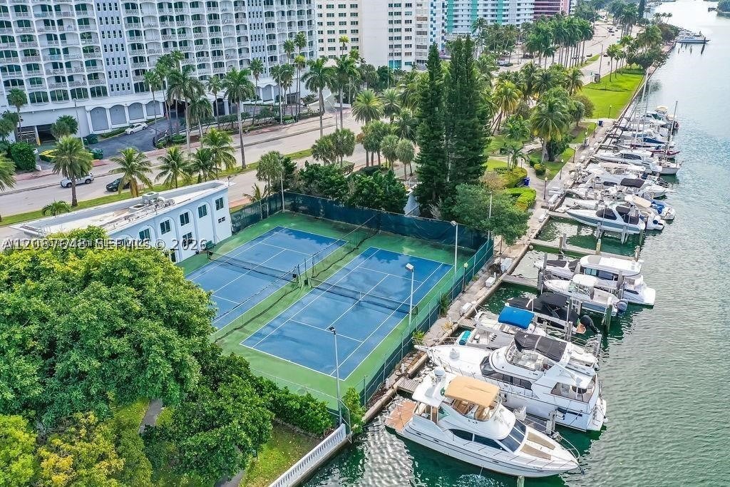 5401 Collins Ave 919