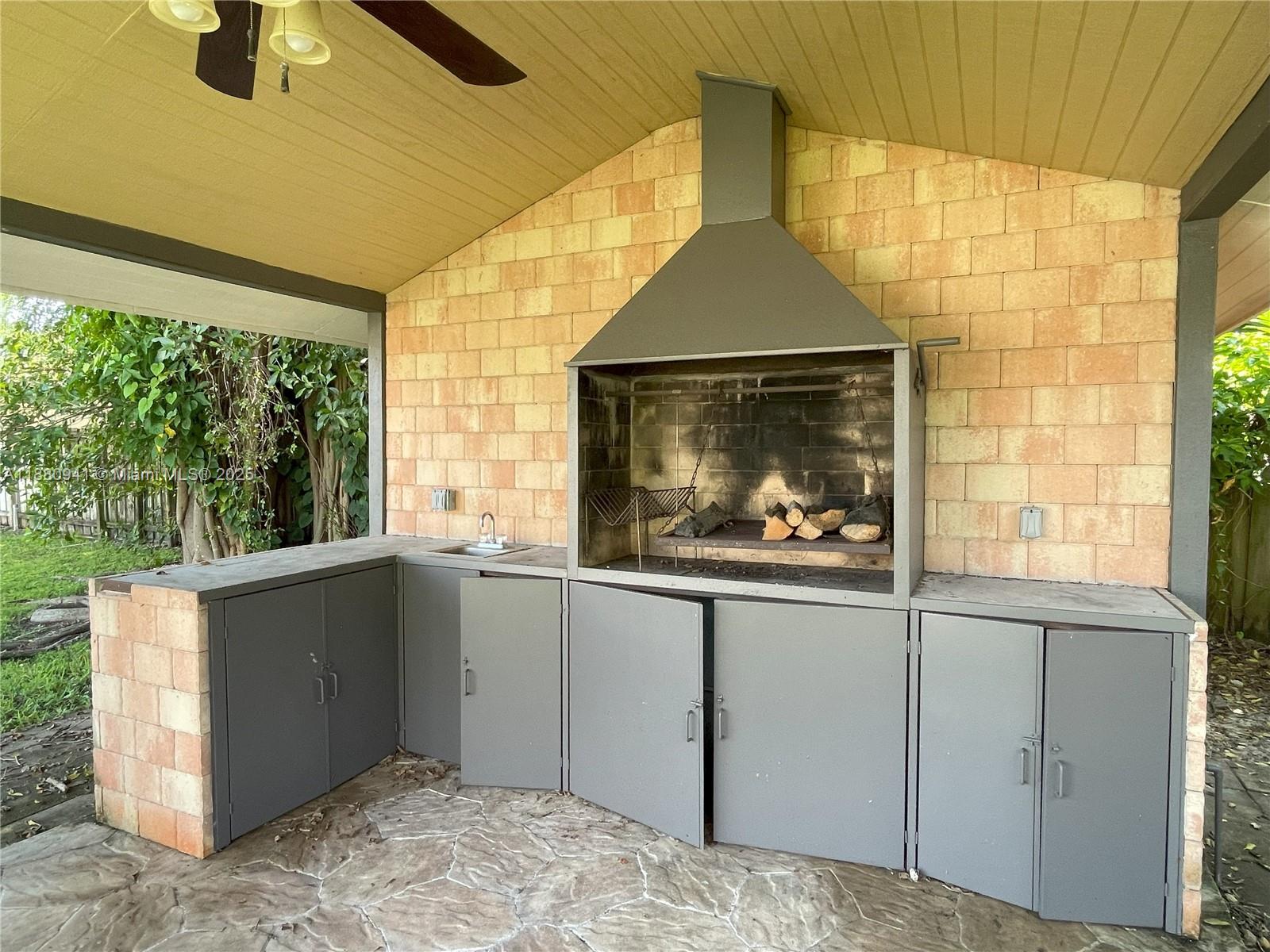 5740 SW 45th Ter -