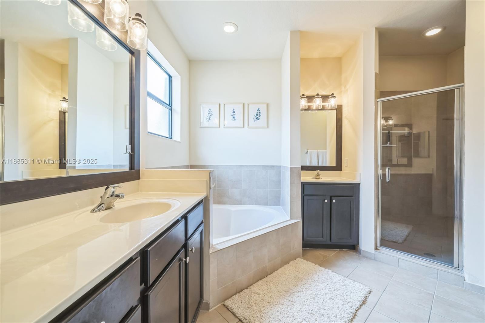 BAYWINDS OF FLORES - Residential