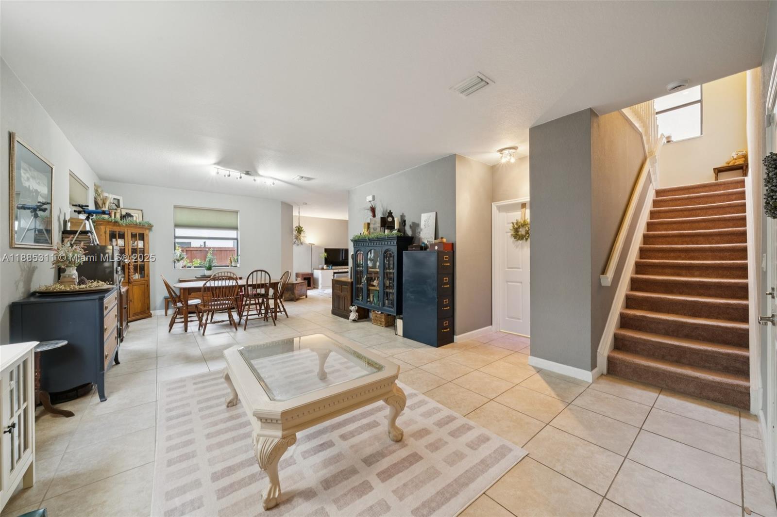 BAYWINDS OF FLORES - Residential