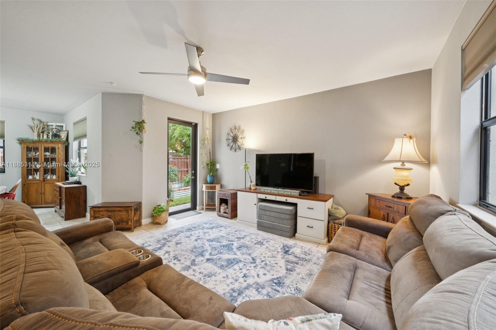 BAYWINDS OF FLORES - Residential