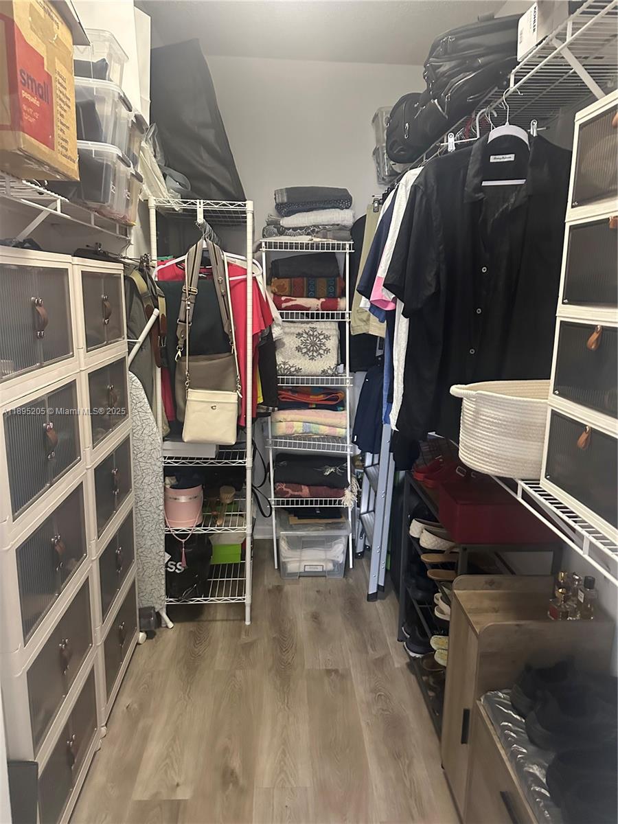 PORTO BELLAGIO CONDO - Residential