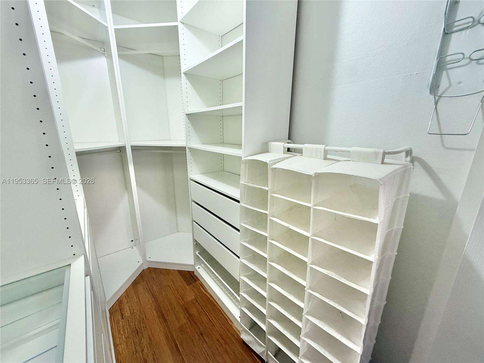 MEADOWBROOK CONDO APTS BL - Residential Lease