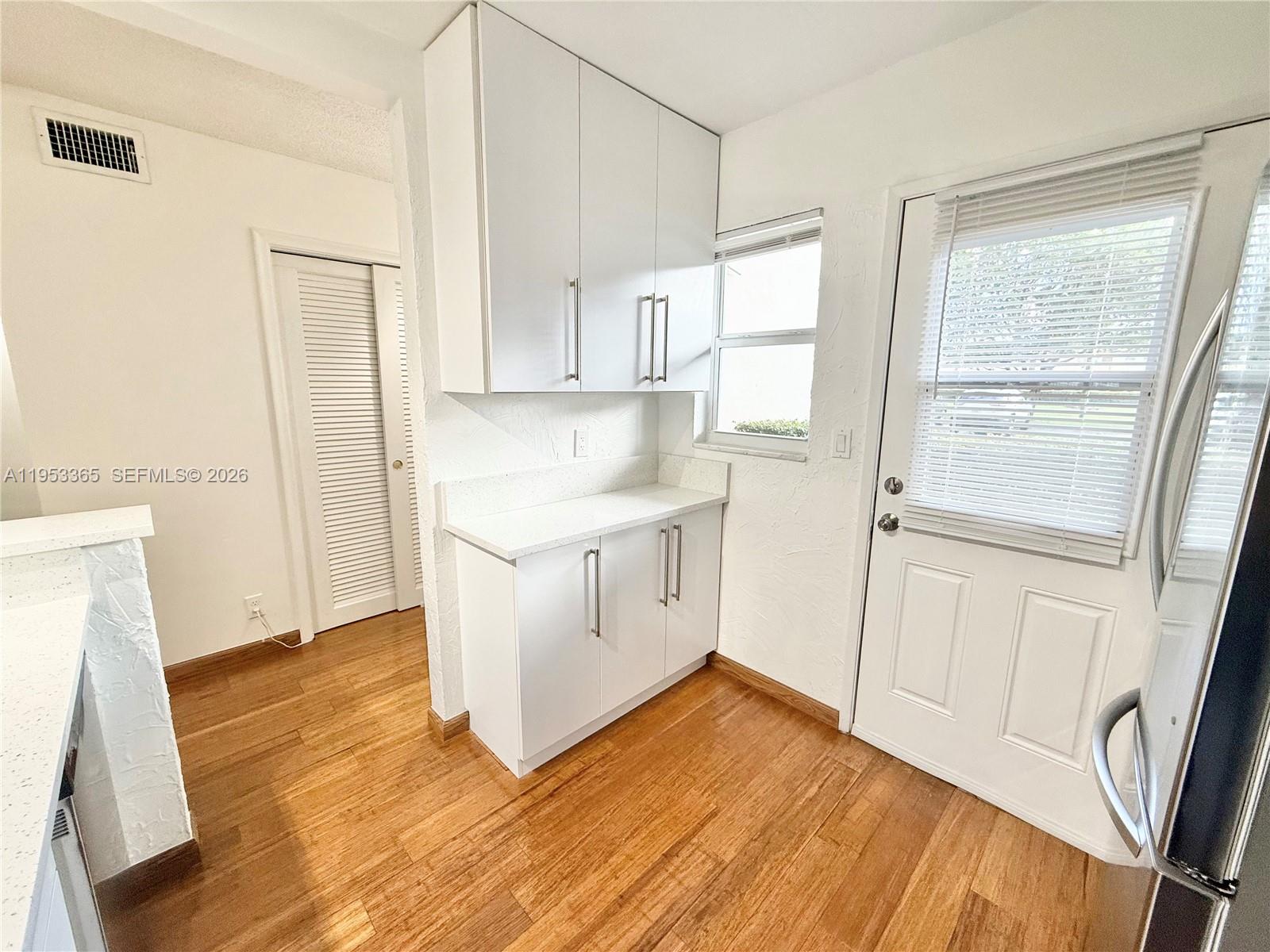 MEADOWBROOK CONDO APTS BL - Residential Lease