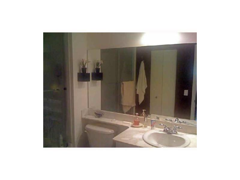 VENTURE AT AVENTURA WEST - Residential Lease