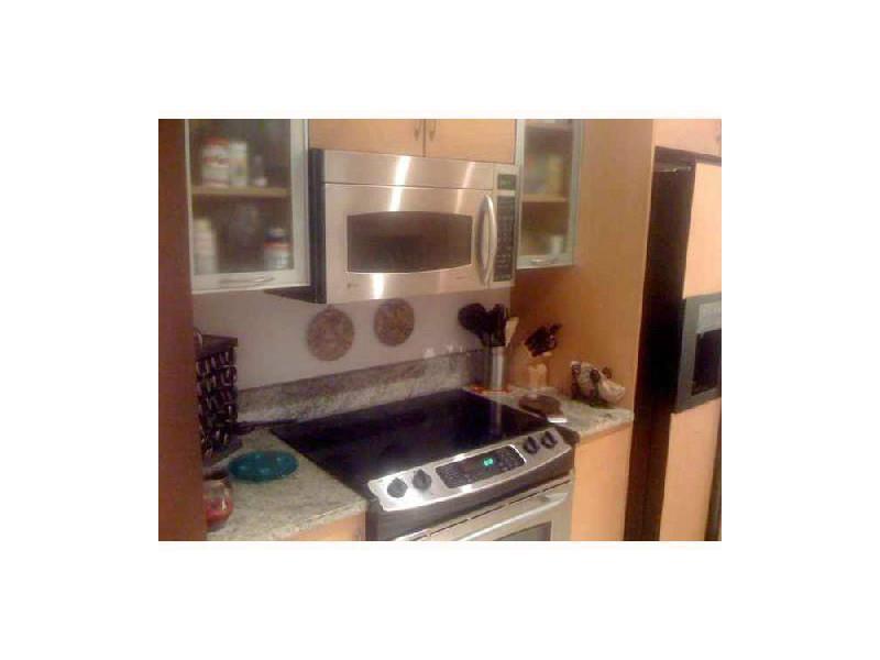 VENTURE AT AVENTURA WEST - Residential Lease