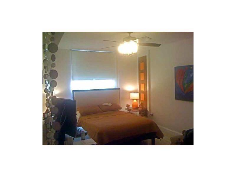 VENTURE AT AVENTURA WEST - Residential Lease