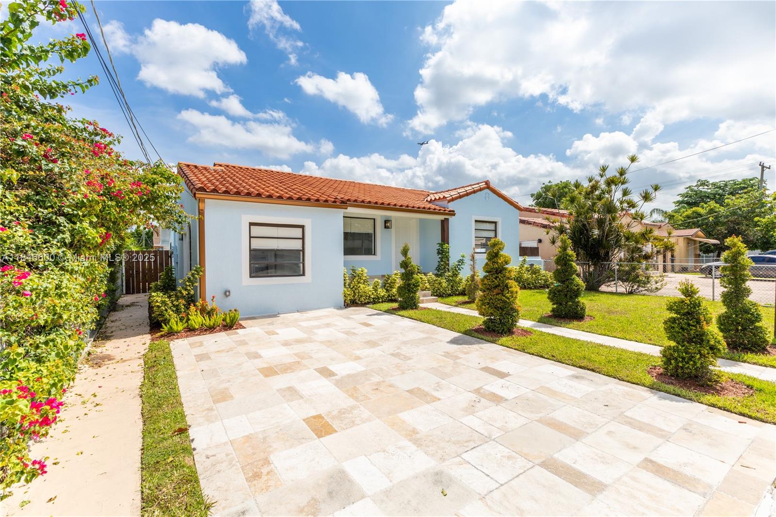 Beautifully fully remodeled home in Shenandoah, amazing location. Extra 4th room can be an office or additional bedroom with a private entrance. Listed as a duplex but this home is separate from the rear house and separated by a privacy fence and separate entrance. Large covered private patio. Landscaped yard and situated close to parks, shopping, and restaurants! This home features a new kitchen, bathroom, AC and flooring. Full size washer and dryer and a large pantry. Easy to show!