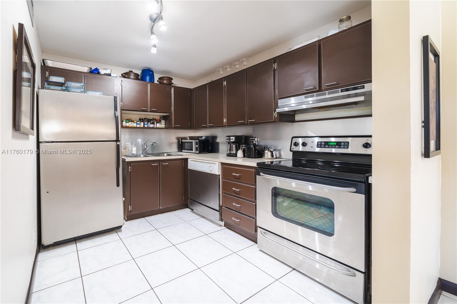 CASA BLANCA CONDO - Residential