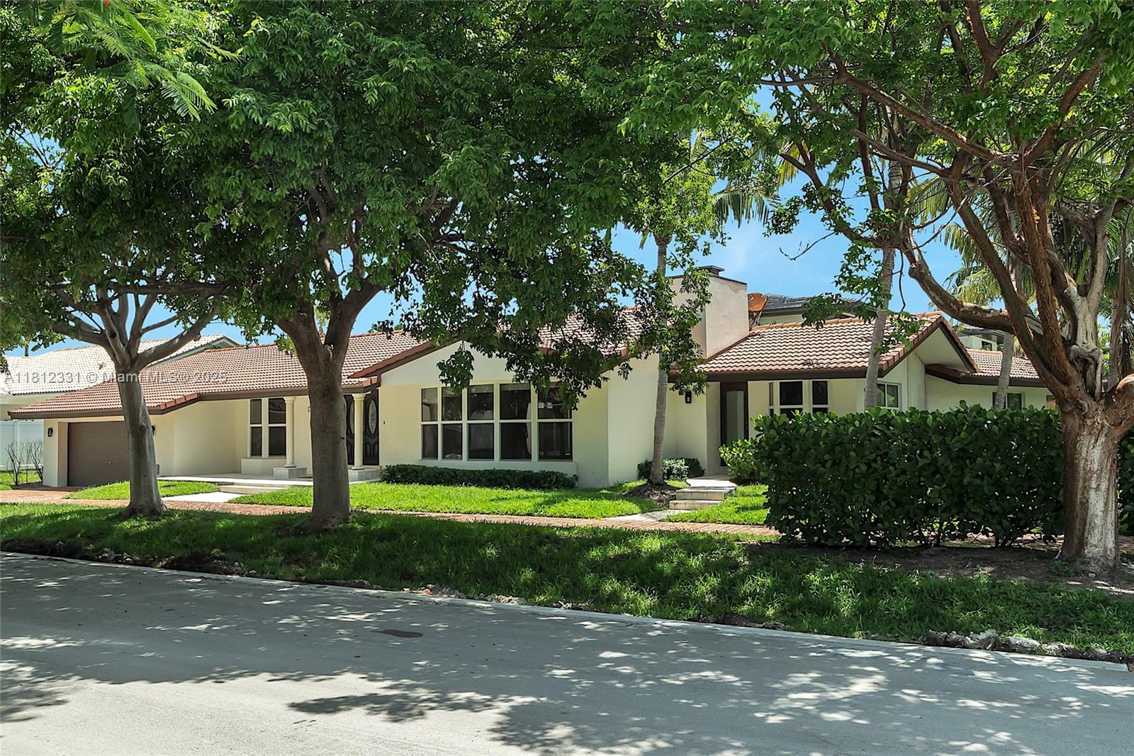 9 Gatehouse Rd, Sea Ranch Lakes, FL, 33308/$2,900,000 4 9 Gatehouse Rd