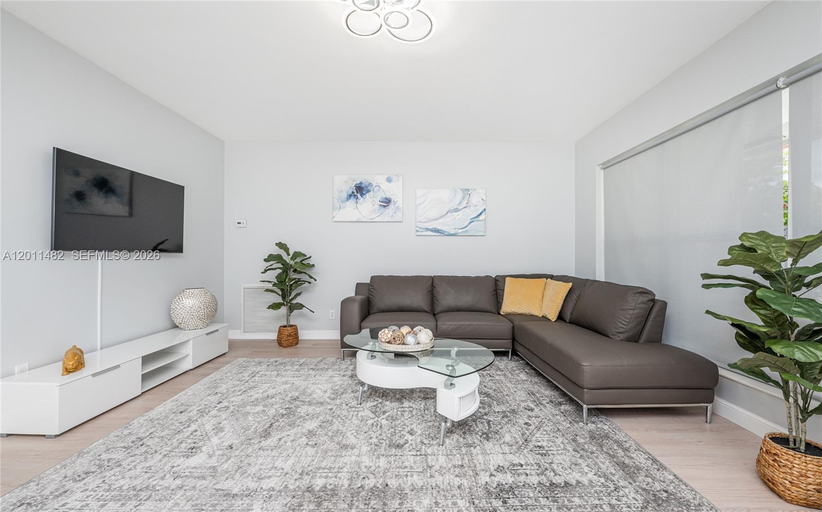 810 S Rainbow Dr 0