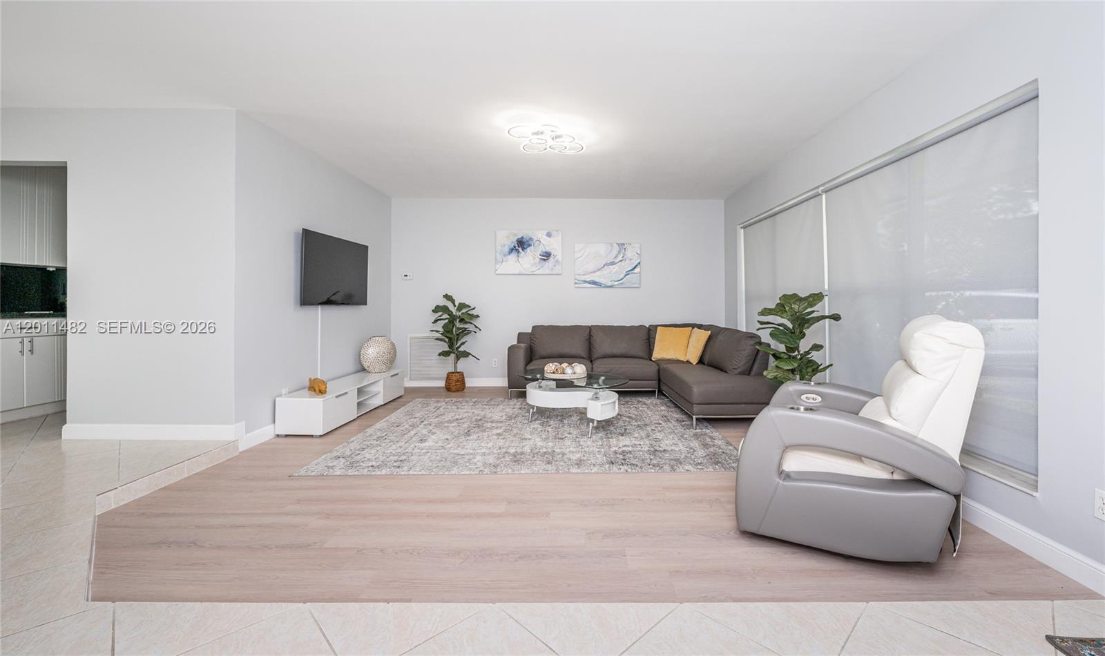 810 S Rainbow Dr 0